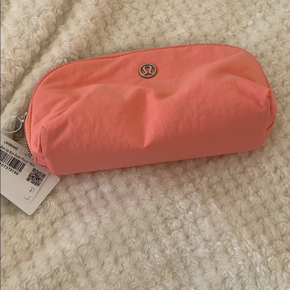 Bright pink makeup bag! 😍
